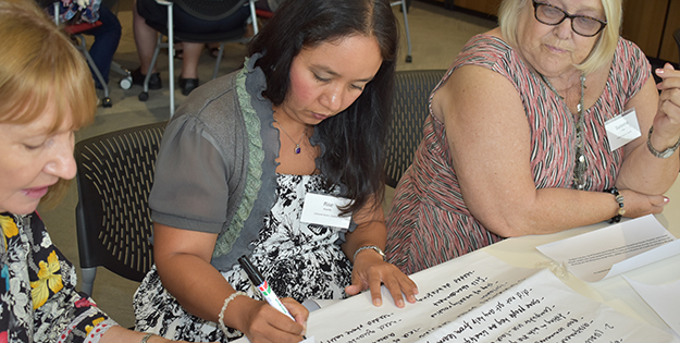 Rosa and Suzanna writing on butcher's paper