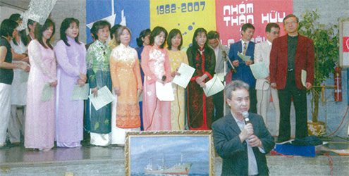 Dr Hien speaking at reunion of 101 Boat survivors.